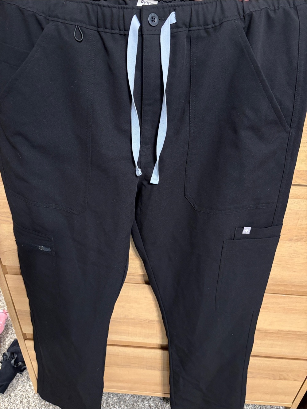 Figs Men's Black Drawstring Cargo Scrub Pants Size Large Short
